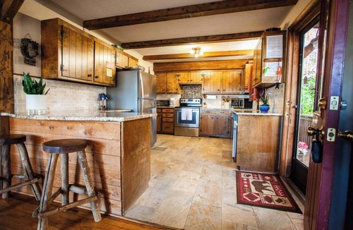 Salem House | Black Bear Lodge at gorgeous Lake Jocassee
