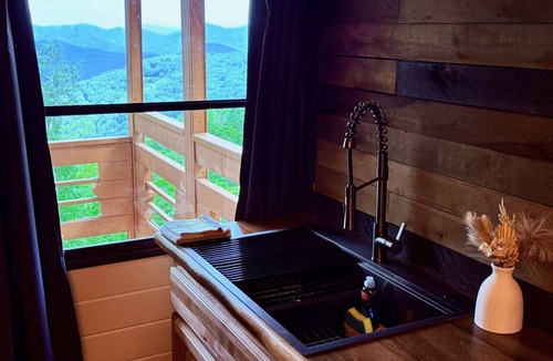 Laurel Ridge Cabin | Black Mtn Stomping Ground's Falcon's Perch with Long-Range Views