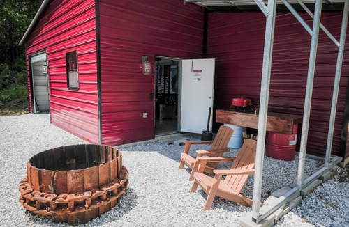 Robbinsville House | BlackTop Lodge Studio at the Tail of the Dragon. Automotive themed studio.
