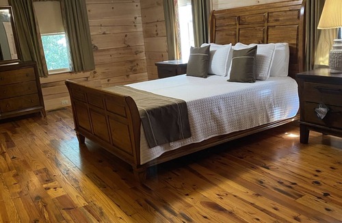 Camden Cabin | Blue Barn Lodge Unit 3 Scenic Horse Viewing Retreat