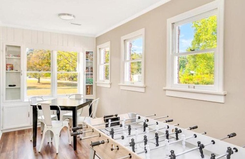 Rossville House | Blue Bird Spur Outdoor Dining, Fire Pit & Games!