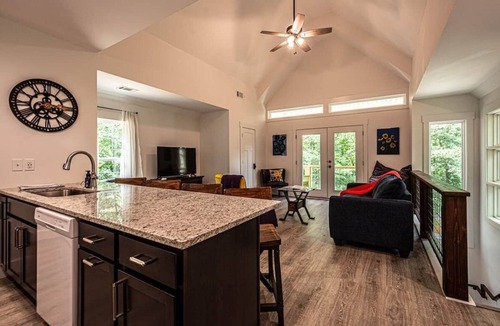 Dahlonega Cabin | Blue Door, Dahlonega. Charm of a Tree House. Comforts of Home.