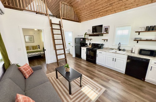 Albertville House | Blue Gill Cabin: Arcade, Fishing, Kayaks, Cornhole