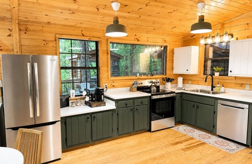 Williamstown Cabin | Blue Ridge Cabin with Hot Tub. Pet Friendly. Game Area.Amazing Views!