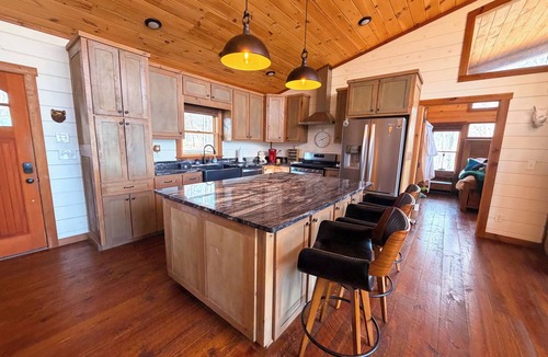 McCaysville Cabin | Blue Ridge mountain retreat, ideal spot to unplug & enjoy nature’s quiet beauty