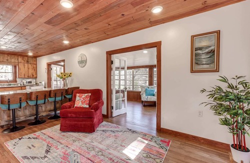 Raccoon Ridge Cabin | Blue River Charming cabin access to river, Blue Ridge.