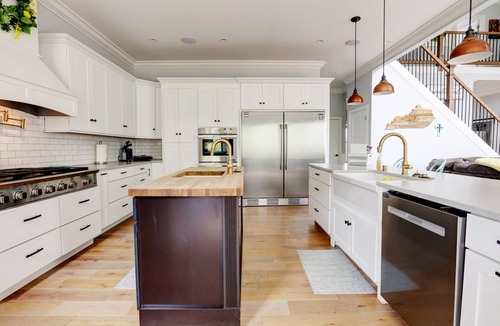 Lexington House | Bluegrass Boujee, Hot Tub, Bar, Game room, Chef kitchen