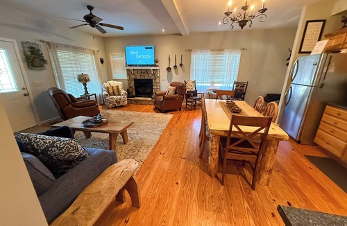 Buck Mountain Cabin | Bluff Mountain Retreat: 4BR Cabin w/Hot Tub & Views Near West Jefferson