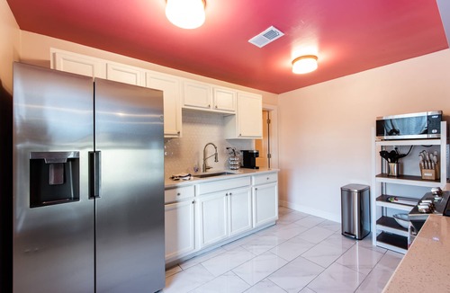 Schnitzelburg Apartment | Blush And Bashful Germantown Two Bedroom Apartment *FREE PARKING*