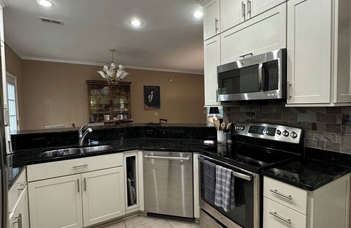 Port Royal House | Boaters paradise.WALK TO YOUR VESSEL and eat at Marker 244.