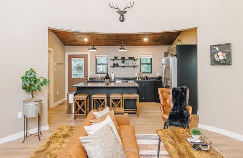 Saint Helens House | Bourbon Silo Cabin | Kings | Sleep 8 | SxS Trailer