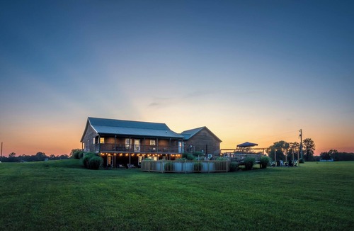 Bardstown Cabin | Bourbon Trail Cabin Pool Firepit Game Room Hot Tub