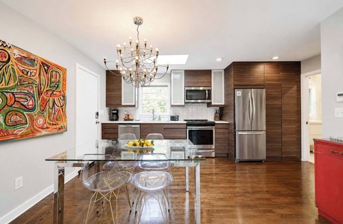 Cherry Condo | Boutique Myers Park Condo · King Suite · Parking · Near Atrium CMC & Uptown