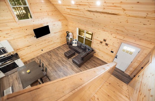 Zoe Cabin | Brand New Creekside Seclusion in the Heart of Red River Gorge