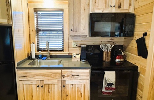 Newland Cabin | Brand New Tiny Home Cabin #1 w/full kitchen, bathroom, 3 bedrooms, wifi, 2 TV