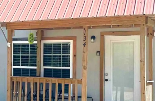 Tie Plant Cabin | Bream Shack-2 bedroom cabin with spacious parking
