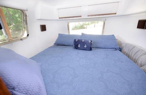 Sugar Grove House | Breathtaking Airstream with Hot-tub and Petting Zoo in Sugar Grove, North Carolina
