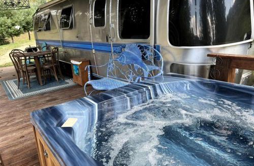 Sugar Grove House | Breathtaking Airstream with Hot-tub and Petting Zoo in Sugar Grove, North Carolina