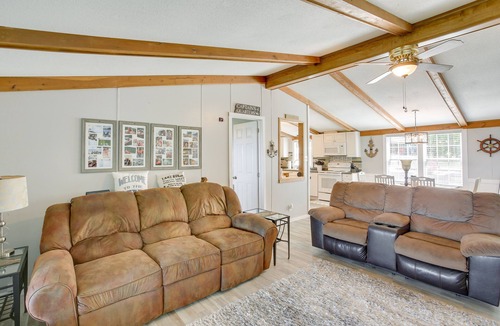Byrdstown House | Bright Byrdstown Home w/Views of Dale Hollow Lake