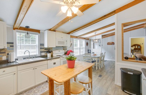Byrdstown House | Bright Byrdstown Home w/Views of Dale Hollow Lake