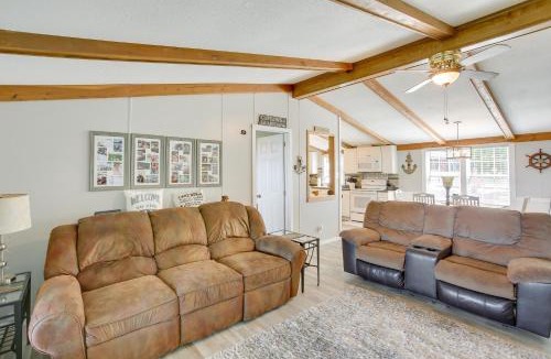 Byrdstown House | Bright Byrdstown Home w/Views of Dale Hollow Lake