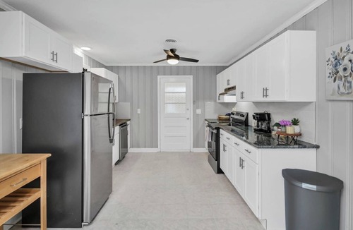 Cayce House | Bright & Renovated 3BR Close to Downtown