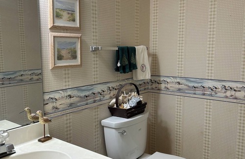 Simpsonville House | Bring the whole family to this large Simpsonville home that sleeps 10 people.