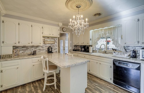 Bristol House | Bristol Retreat w/Creek Access: 2 Mi to Dtwn