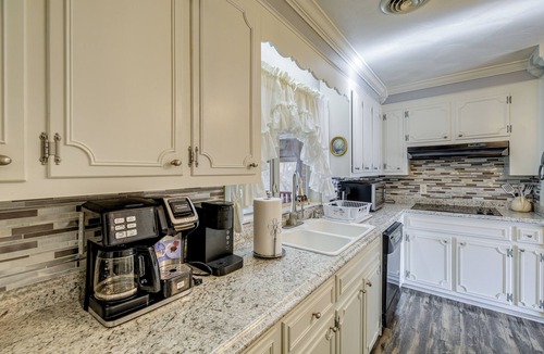 Bristol House | Bristol Retreat w/Creek Access: 2 Mi to Dtwn