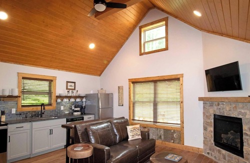 Roan Mountain Cabin | Brook Trout Cabin - 1 Bedroom + Loft Cabin, River Access