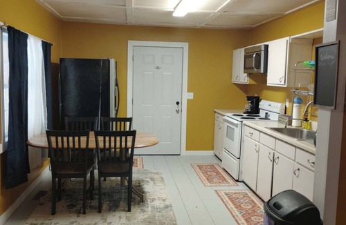 Wappapello House | Brown's Lake House, Family-Friendly 2 Bedroom Retreat Near Lake Wappapello