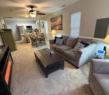 Buckeye Lake House | Buckeye Lake 3 bedroom, sleeps 6, lg bath, kitchen