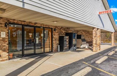 Orlinda Hotel | Budget Host Inn by Hotel O Portland near I-65