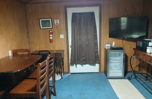 Graysville Cabin | Bunkhouse #3 - Delightful campground with AC/Heat in charming Graysville, TN