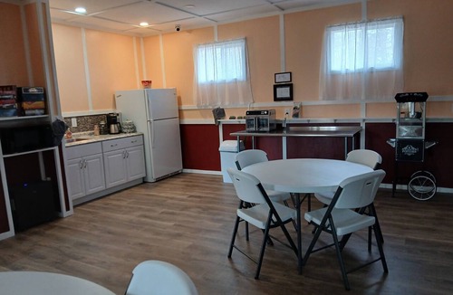 Graysville Cabin | Bunkhouse #3 - Delightful campground with AC/Heat in charming Graysville, TN