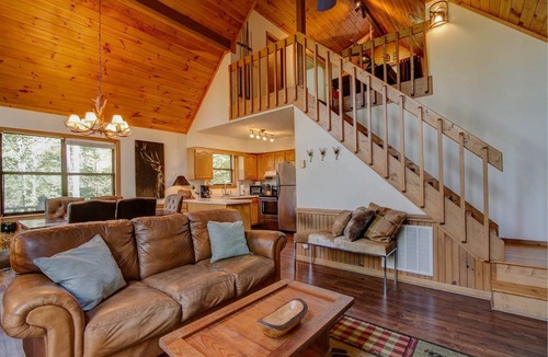 Robbinsville Cabin | Cabin ∙ 1 bedroom ∙ 4 guests