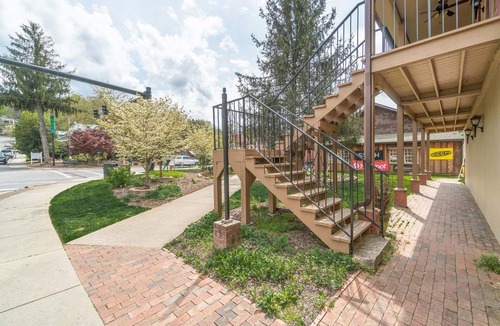 Bryson City Cabin | Cabin ∙ 1 bedroom ∙ 4 guests