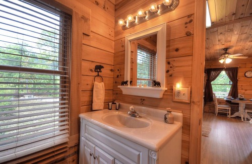 Robbinsville Cabin | Cabin ∙ 2 bedrooms ∙ 5 guests