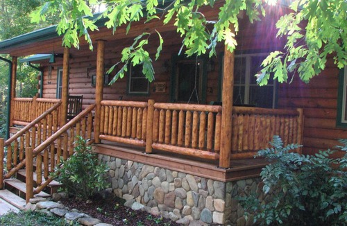 Robbinsville Cabin | Cabin ∙ 2 bedrooms ∙ 4 guests