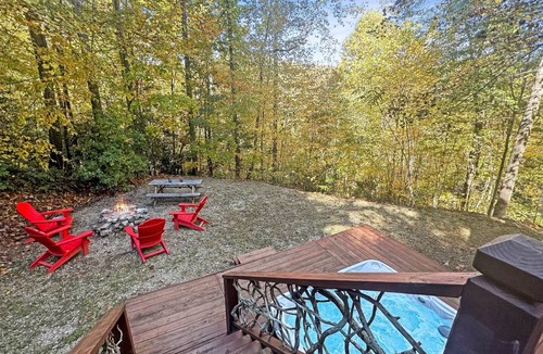 Robbinsville Cabin | Cabin ∙ 2 bedrooms ∙ 6 guests