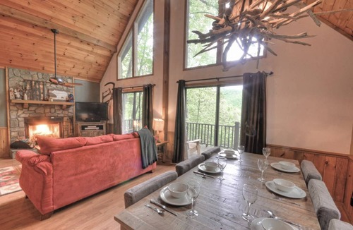 Robbinsville Cabin | Cabin ∙ 2 bedrooms ∙ 4 guests