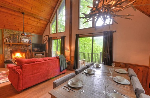 Robbinsville Cabin | Cabin ∙ 2 bedrooms ∙ 4 guests