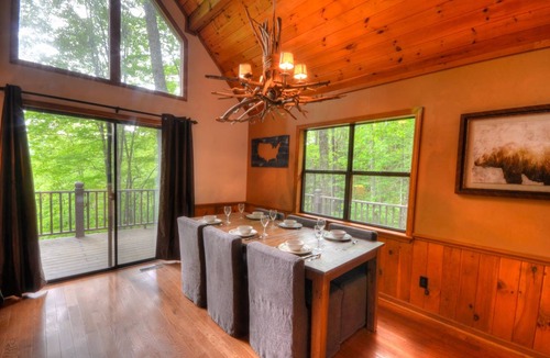 Robbinsville Cabin | Cabin ∙ 2 bedrooms ∙ 4 guests