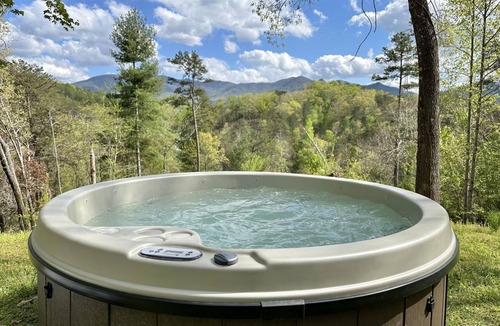 Bryson City Cabin | Cabin ∙ 2 bedrooms ∙ 6 guests