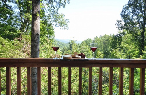 Bryson City Cabin | Cabin ∙ 2 bedrooms ∙ 6 guests