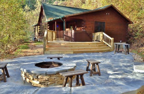 Bryson City Cabin | Cabin ∙ 2 bedrooms ∙ 8 guests