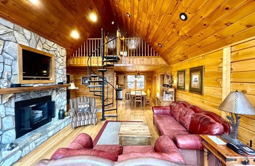Bryson City Cabin | Cabin ∙ 2 bedrooms ∙ 8 guests