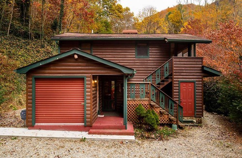 Bryson City Cabin | Cabin ∙ 2 bedrooms ∙ 9 guests