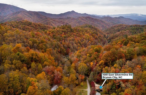 Bryson City Cabin | Cabin ∙ 2 bedrooms ∙ 9 guests