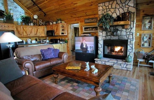 Bryson City Cabin | Cabin ∙ 2 bedrooms ∙ 6 guests